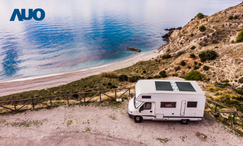 「可撓輕量化太陽光電板SunCurva」使用輕量特殊耐候型複合板取代傳統太陽能板的玻璃前板，不僅降低70%重量，每米平方僅3Kg；具有抗衝擊性能及通過電磁相容性測試，可應用於交通運輸工具，如露營車、遊艇等